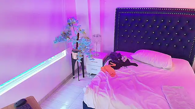 Juliieta_gray webcam