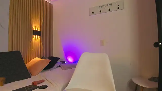 Miss_ElektraNova webcam