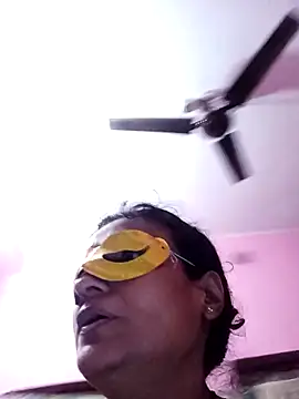 Webcam Model (Gullapi)  is live.Free join now!