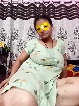 Webcam Model (Gullapi)  is live.Free join now!