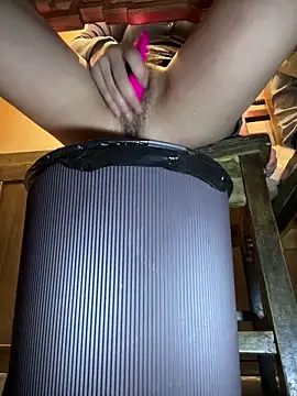 美女littleqiu在线直播