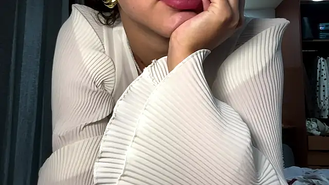 kamila_18_french webcam