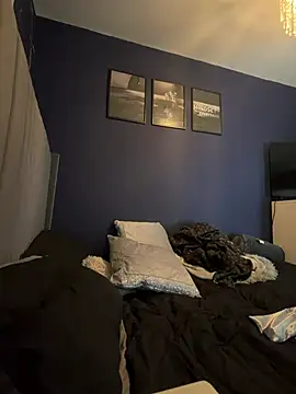 Webcam Model (Sky25x)  is live.Free join now!