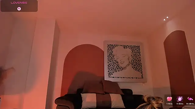 ViolettHansson live sex cam