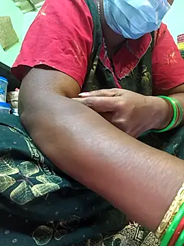 tamilselviroja- (F milf) - 💋Golden plug Ass Inside 💋