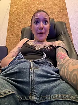 saintsquirt (F young) - PANTIES TOTALLY OFF UNDER THE TABLE!!!!