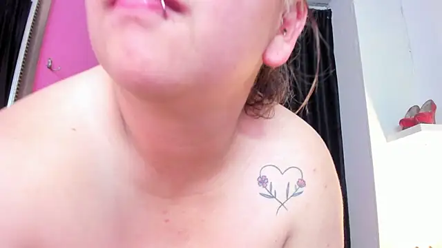 scarletbigtitties - ScarletBigTitties's free webcam - UK Sex Cams