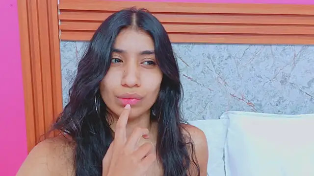 littlee_emilyy_ webcam