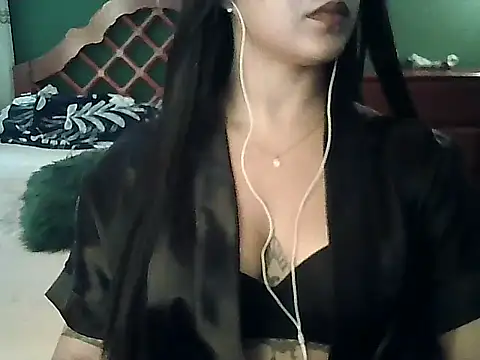 FallsForHerSmile webcam