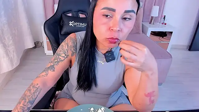 Natural_BIGASS_Nina webcam