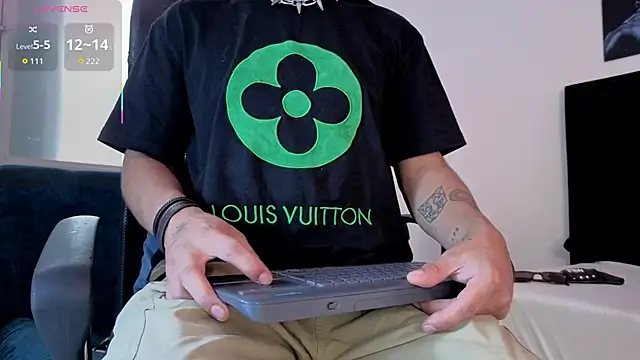 JuanCamiilo_66 live sex cam