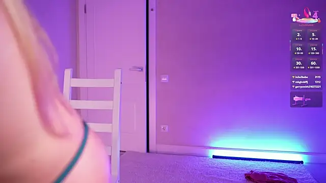 Miablueye from StripChat is Freechat