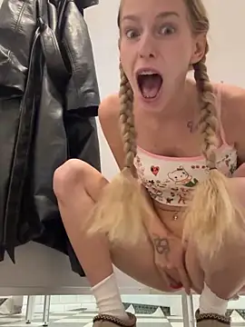 kira_mia - Kira_mia's free webcam - UK Sex Cams