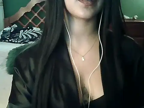 FallsForHerSmile webcam