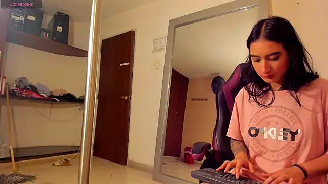 demon_lala - Demon_lala's free webcam - UK Sex Cams