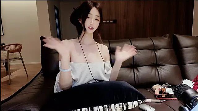 美女-Aricia-在线直播