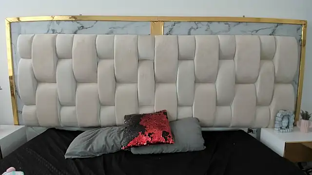 Ariia_Monroee webcam