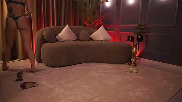 MissEmaDivine webcam