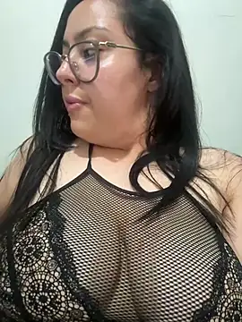 Webcam Model (MileyGia)  is live.Free join now!