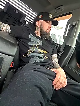 beardedtattood (Ask my age) - 😈😈Lets get horny and hard together😈😈