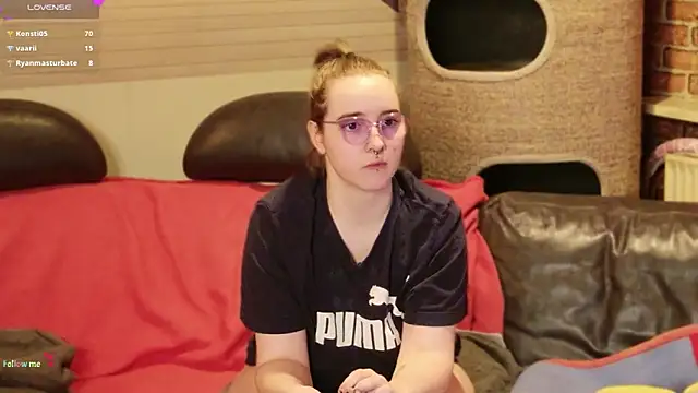 GamerGirl_Eve's room