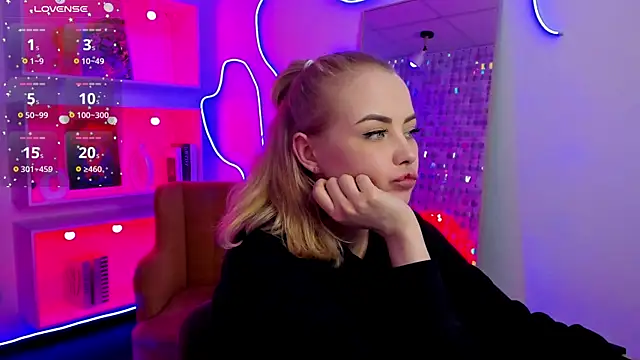 stephaniesweety (F young) - massage boobs