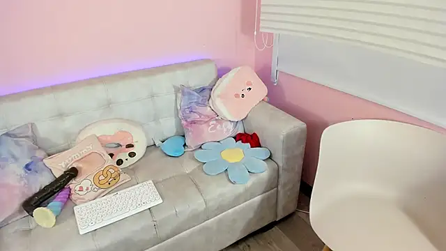 tinysara (F young) - GET NAKED + SHOW OIL