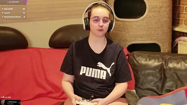 GamerGirl_Eve's room