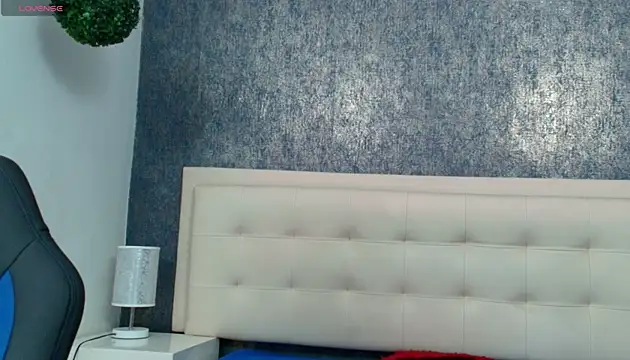 Cloeandtyfanny webcam