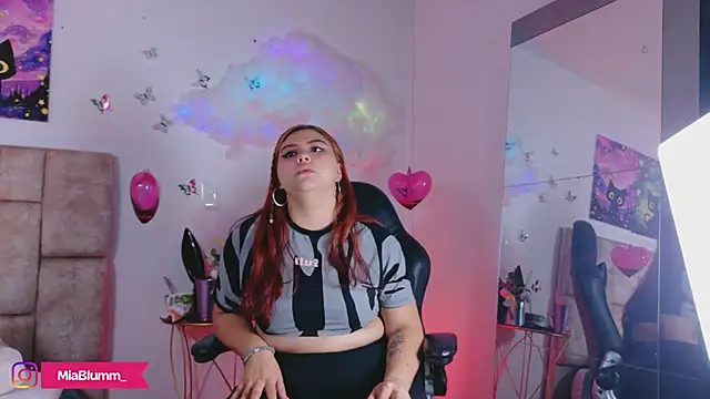 MiiaBlumm_ webcam