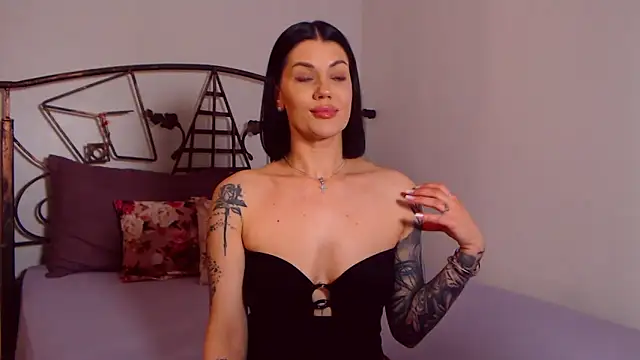 YvonneEverlee webcam