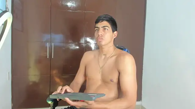 Milo_LatinBoy webcam