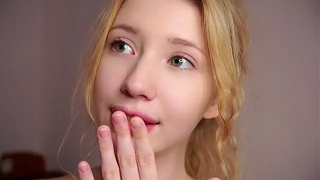 SunnivaCovil live sex cam