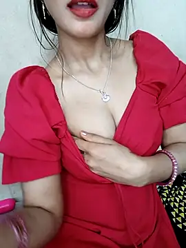 Webcam Model (xpihu) is live