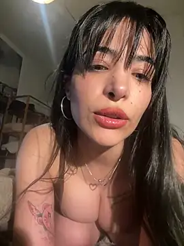 Naughty_Arab_girl's room