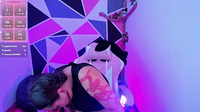 little_emma0 (F young) - Change your outfit