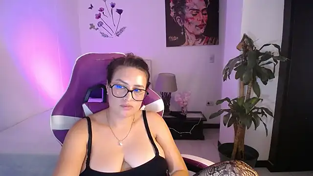 esmeraldaa230 webcam