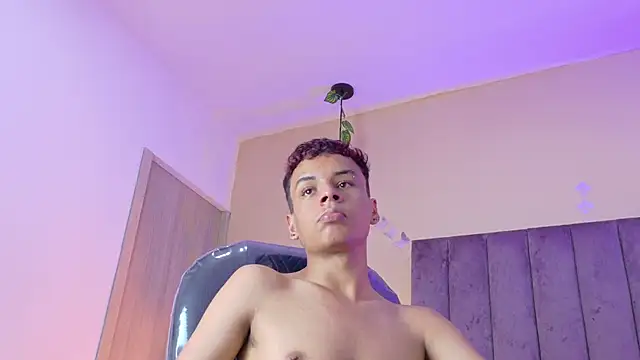 xavier_fox___ - Xavier_Fox___'s free webcam - UK Sex Cams