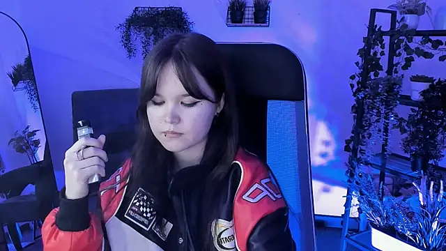 elainebeness (F young) - hi cuties😋