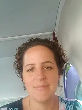 emiliemilf live sex cam