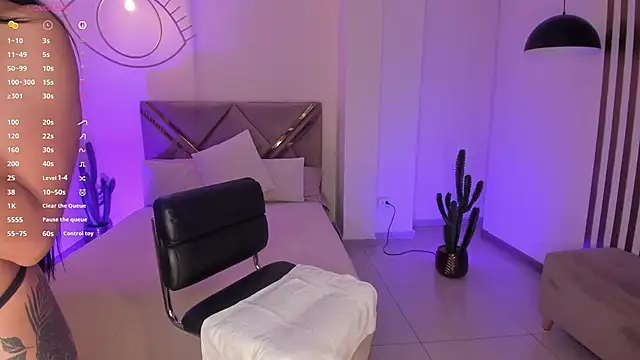 LizzHamilton__ webcam