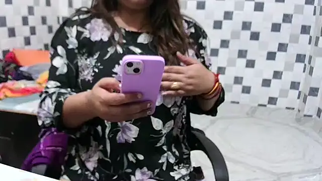 FUDDI_BHABHI143 webcam