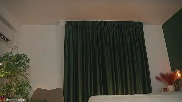Alyonaqueen_ webcam