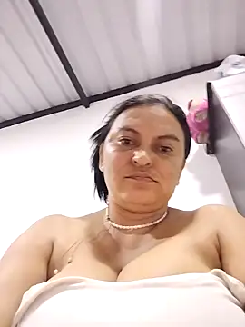 Horny-Mommy-Dirty webcam
