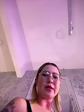 Annyhathatway webcam