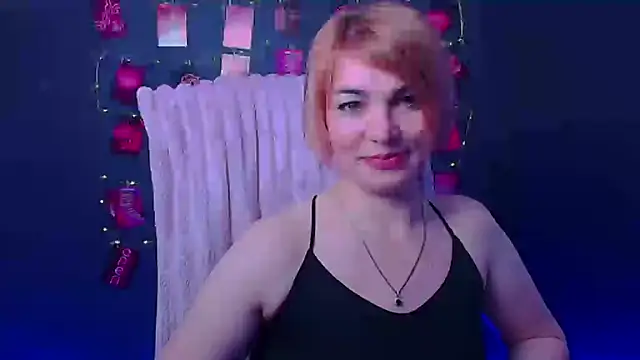 CuttieEmma webcam