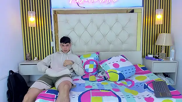 Adventurous_Boys webcam