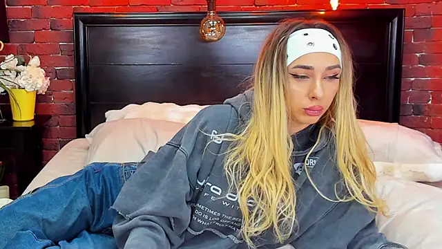 ChristynaRoss webcam