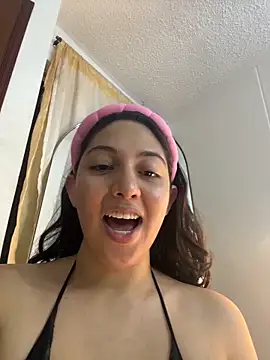 Webcam Model (Victoria_Lusty)  is live.Free join now!