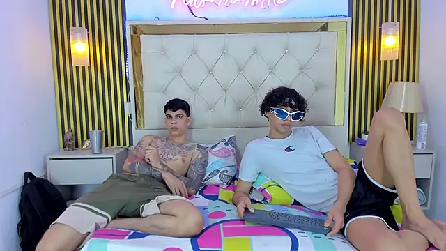 Adventurous_Boys webcam